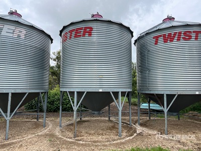 Twister +/- 1000 bu 3 Ring Hopper Grain Bin