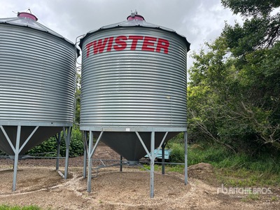 Twister +/- 1000 bu 3 Ring Hopper Grain Bin