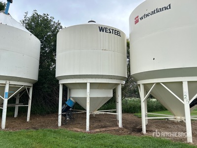 Westeel +/- 1100 bu Smooth Wall Hopper Grain Bin
