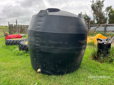1750 gal Poly Tank