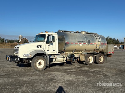 2018 Mack GU813 4000 gal 6x4 Tanker Truck