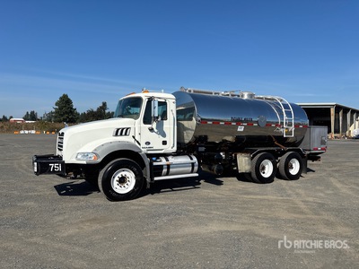 2018 Mack GU813 4000 gal 6x4 Tanker Truck