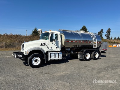 2017 Mack GU713 4000 gal 6x4 Tanker Truck