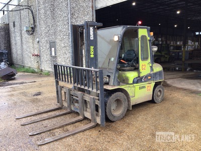 Clark C40D 7050 lb Pneumatic Tire Heftruck