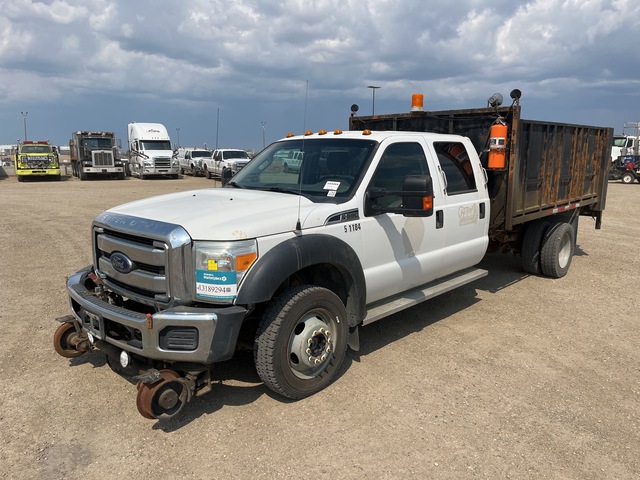 2015 Ford F550 Super Duty XLT 4x4 Crew Cab Flatbed Truck