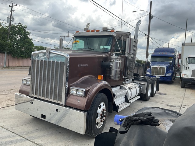 2017 Kenworth W900 6x4 T/A Day Cab Truck Tractor