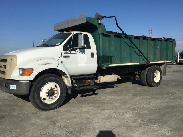 2004 Ford F-750 Super Duty S/A Dump Truck 2004 Ford F-750 Super Duty S/A Dump Truck