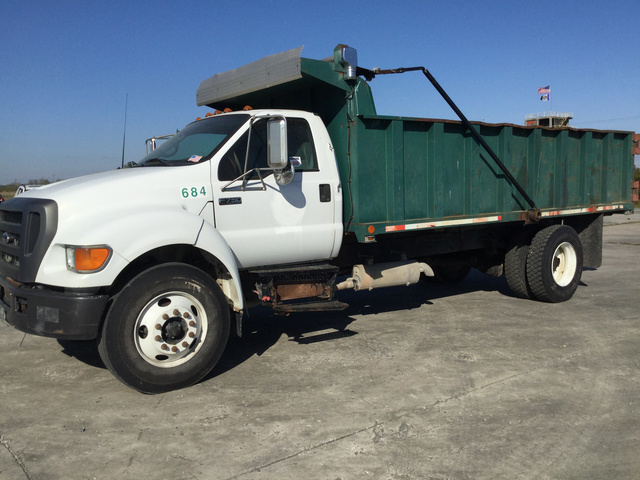 2004 Ford F-750 Super Duty S/A Dump Truck 2004 Ford F-750 Super Duty S/A Dump Truck