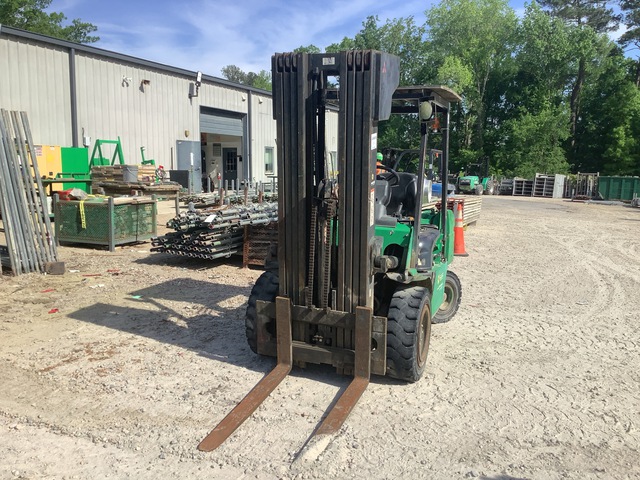 2015 Mitsubishi FG30N