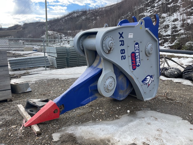 2022 XCENTRIC XR82 Hydraulic Excavator Ripper - Fits John Deere 670G (Unused)