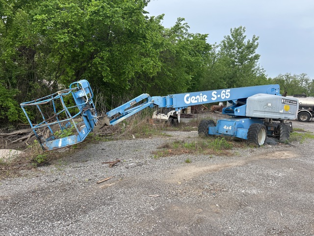 2004 Genie S-65 4WD Diesel Telescopic Boom Lift 2004 Genie S-65 4WD Diesel Telescopic Boom Lift