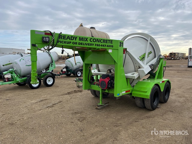 Mix Right Machine 2015 Mix Right T/A 3 cyd Mixer Trailer | Ritchie Bros. Auctioneers