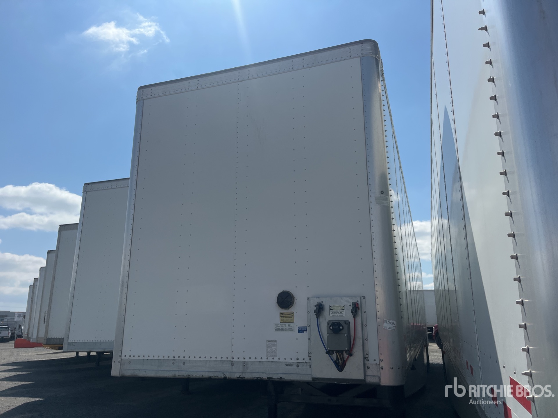 2023 Vanguard 53 ft x 102 in T/A مقطورة فان