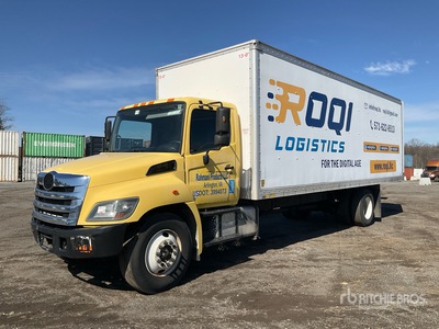 2017 Hino 338 4x2 Camion fourgon