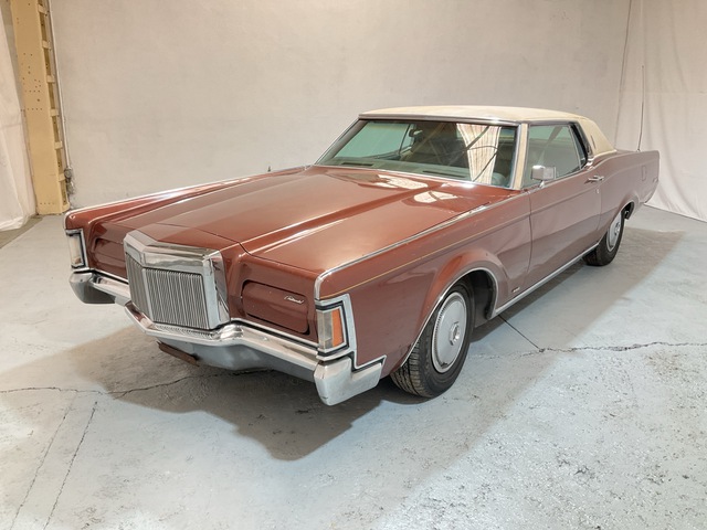 1970 Lincoln Continental Mark III Automobile (Inoperable)