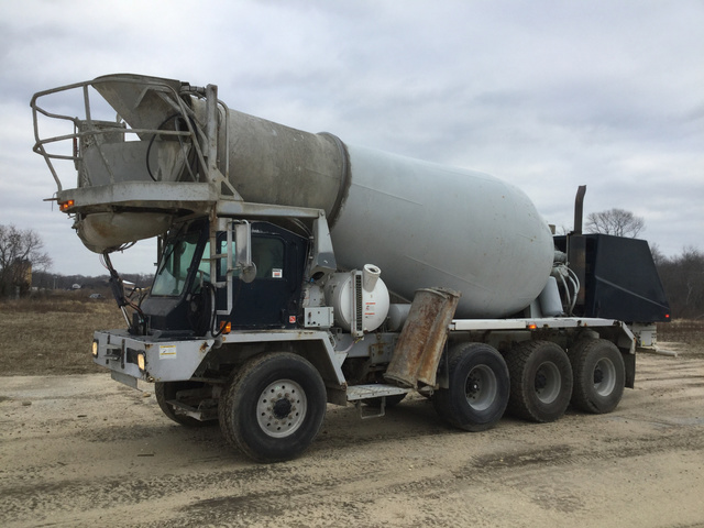 2002 Oshkosh Tri/A Mixer Truck 2002 Oshkosh Tri/A Mixer Truck