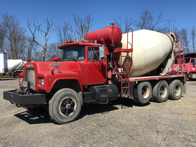 1991 Mack RD688S Tri/A Mixer Truck 1991 Mack RD688S Tri/A Mixer Truck