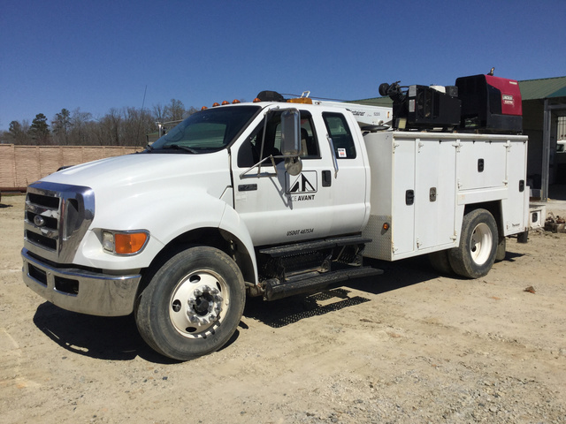 2005 Ford F-750 Super Duty S/A Service Truck w/ Crane 2005 Ford F-750 Super Duty S/A Service Truck w/ Crane