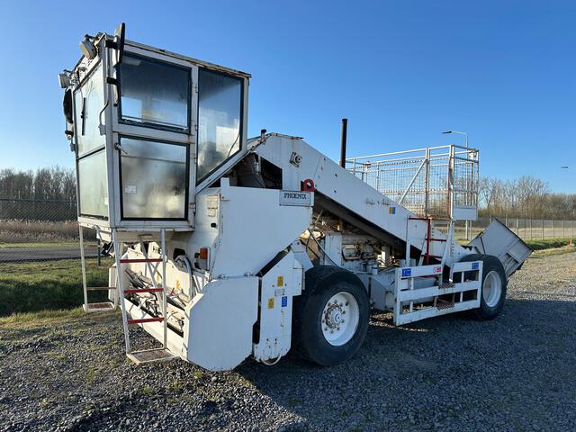 2000 Phoenix MK7E Self-Propelled Chip Spreader 2000 Phoenix MK7E Self-Propelled Chip Spreader