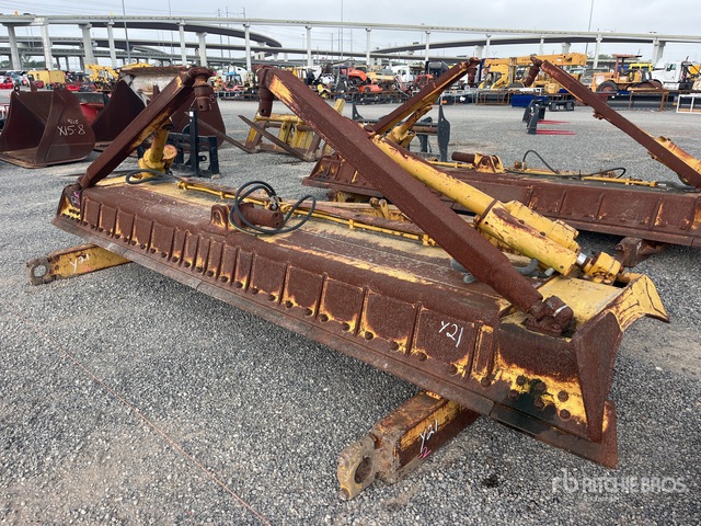 192 in Straight C-Frame Dozer Blade - Fits Cat D6T | Ritchie Bros ...