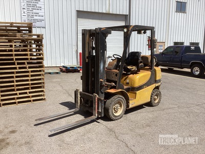 Yale GP050MX 4800 lb Cushion Tire Carrelli Elevatori
