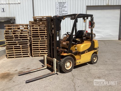Yale GP050MX 4800 lb Cushion Tire Carrelli Elevatori