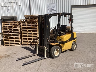 Yale GP050MX 4800 lb Cushion Tire Carrelli Elevatori