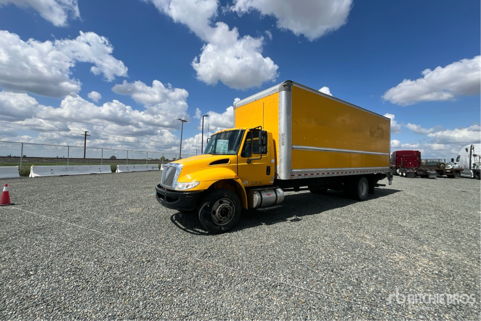 2018 International 4300 4x2 Gesloten vrachtwagen