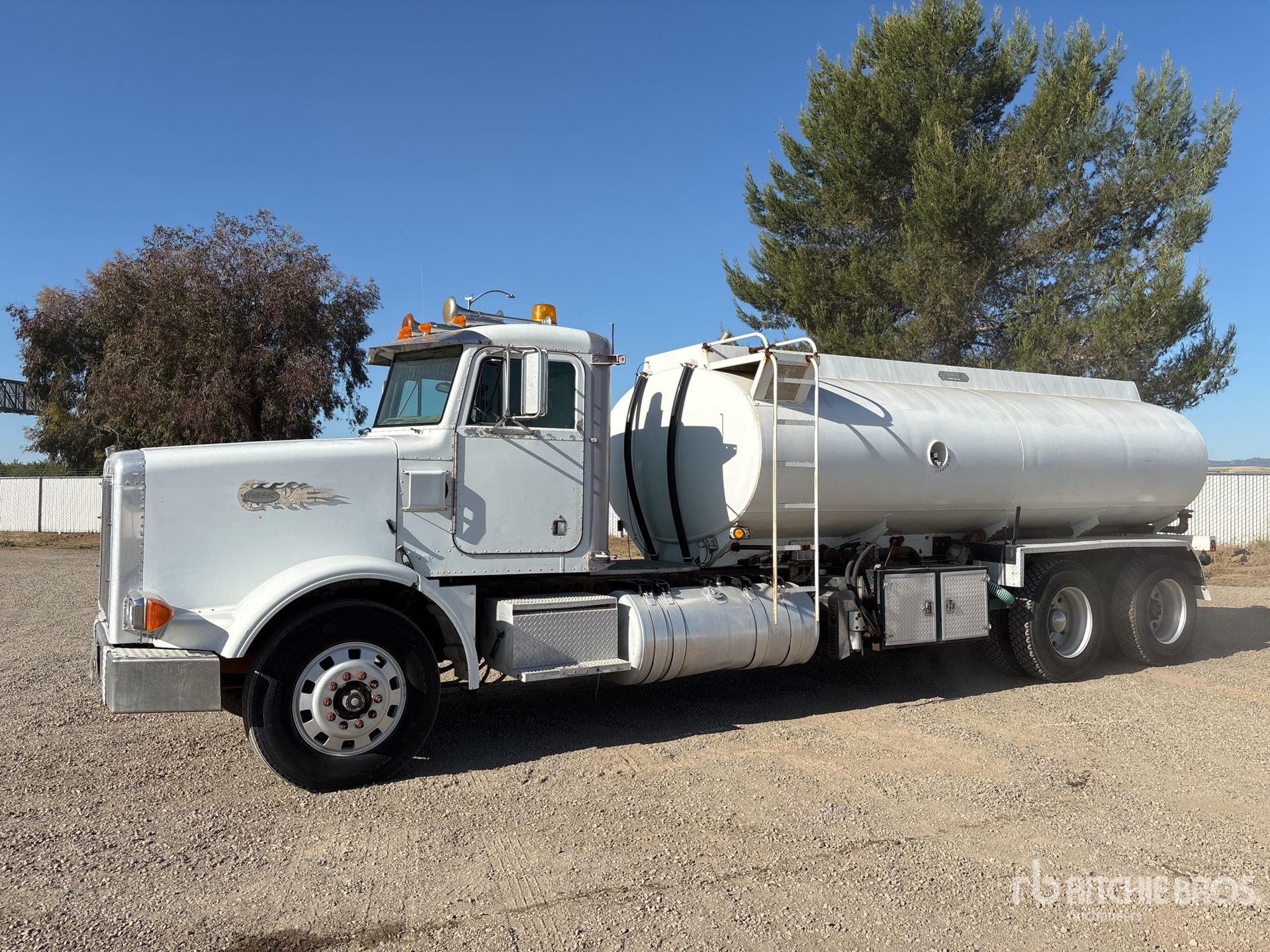 1999 Peterbilt 378 6x4 Water Truck