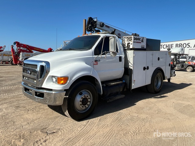 2015 Ford F-750 XLT 4x2 Service Truck