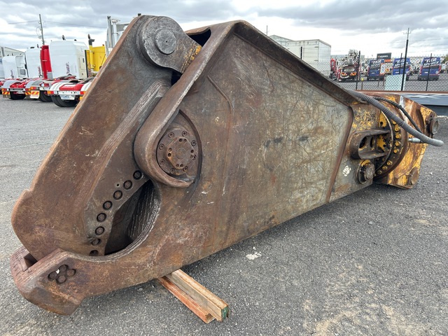 Genesis GXP 700R Q/C Rotating Demolition Shear Genesis GXP 700R Q/C Rotating Demolition Shear