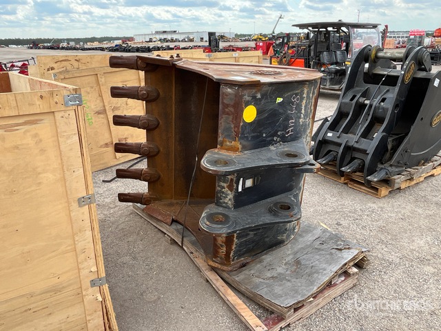 Geith 50 in Digging Excavator Bucket | Ritchie Bros. Auctioneers