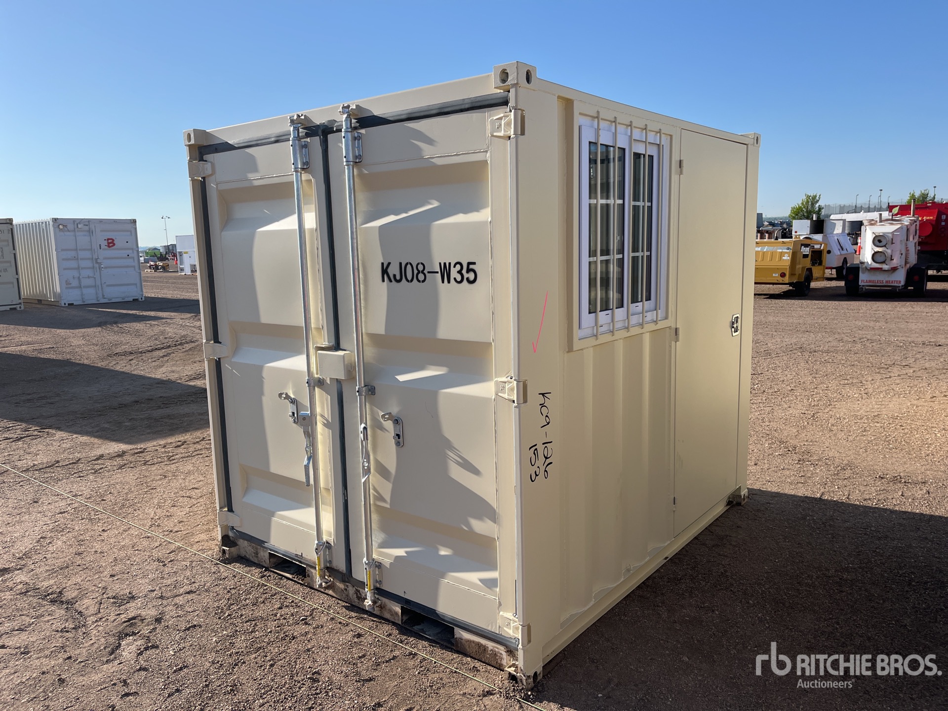 2025 8 ft Opslag container