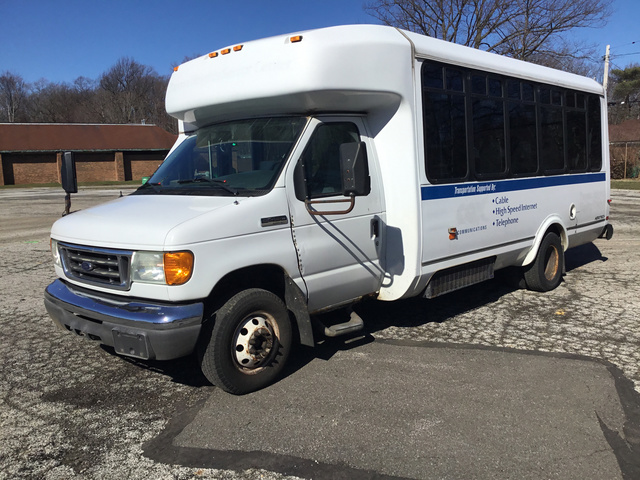 2006 Ford Econoline E-450 Super Duty Bus