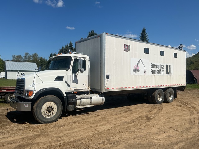 2000 Mack 700 Granite 6x4 Utility Truck 2000 Mack 700 Granite 6x4 Utility Truck
