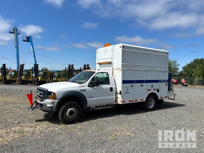 2006 Ford F-550 XL 4x2 شاحنة متعددة الاغراض