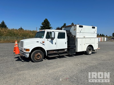 1999 International 4700 4x2 Crew Cab Utility Truck
