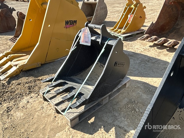 Backpush Bucket Rear 2021 Rototilt 30 in Backhoe Rear Bucket | Ritchie Bros. Auctioneers