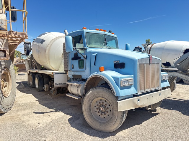 2006 Kenworth W900B 12x4 Mixer Truck (Inoperable) 2006 Kenworth W900B 12x4 Mixer Truck (Inoperable)