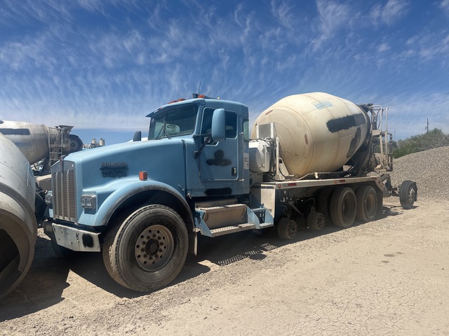 2003 Kenworth W900B 12x4 Mixer Truck (Inoperable) 2003 Kenworth W900B 12x4 Mixer Truck (Inoperable)