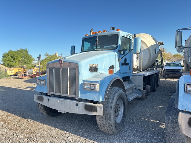 2004 Kenworth W900B 12x4 Mixer Truck (Inoperable) 2004 Kenworth W900B 12x4 Mixer Truck (Inoperable)