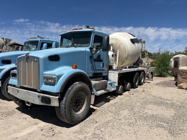 2003 Kenworth W900B 12x4 Mixer Truck (Inoperable) 2003 Kenworth W900B 12x4 Mixer Truck (Inoperable)