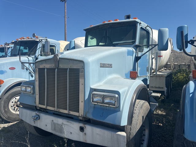 1999 Kenworth W900B 10x4 Mixer Truck (Inoperable) 1999 Kenworth W900B 10x4 Mixer Truck (Inoperable)