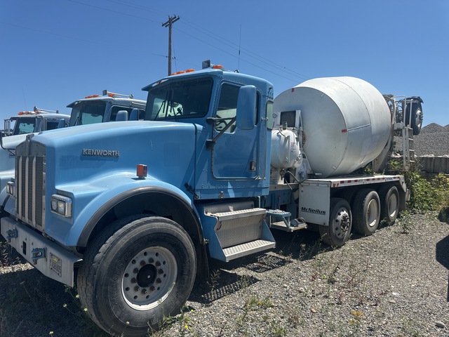 2000 Kenworth W900 10x4 Mixer Truck (Inoperable) 2000 Kenworth W900 10x4 Mixer Truck (Inoperable)
