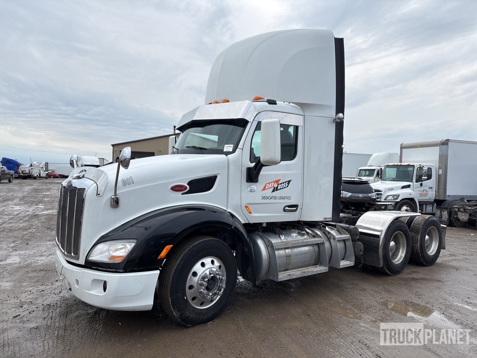 2014 Peterbilt 579 Day Cab Truck Tractor