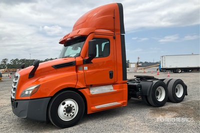 2019 Freightliner Cascadia 126 6x4 Ciągnik siodłowy T/A z kabiną dzienną