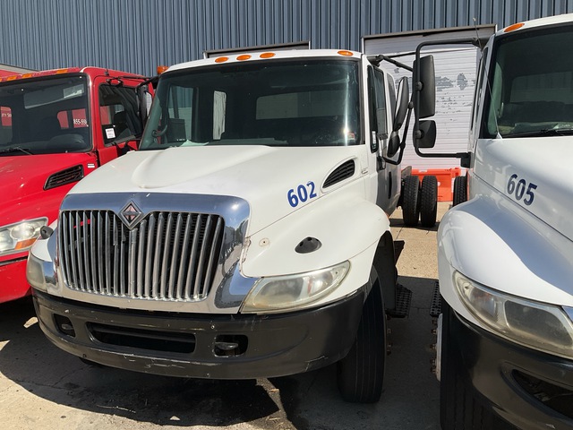 2005 International 4300 4x2 Extended Cab Cab and Chassis (Inoperable)