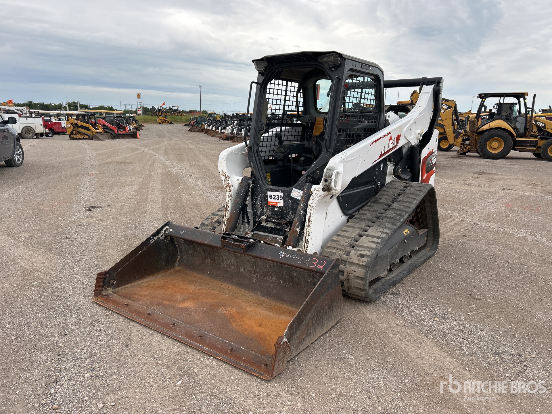 2022 Bobcat T76 لودر بجنزير