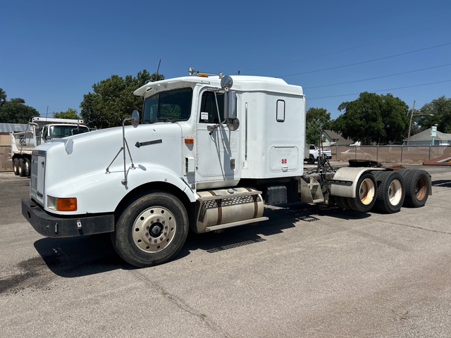 1997 International 9400 8x4 Sleeper Winch Truck 1997 International 9400 8x4 Sleeper Winch Truck