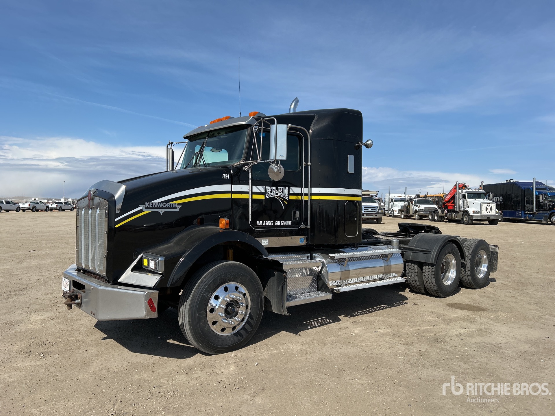 2007 Kenworth T800 6x4 T/A Sleeper Truck Tractor